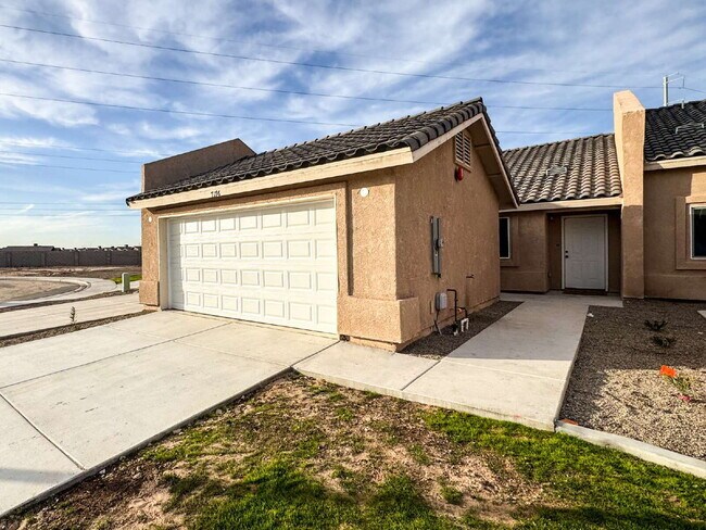 Foto del edificio - "Charming 3-Bedroom, 2 Bathroom Home in Yuma!"