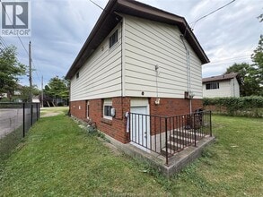 Building Photo - 327 Curry Ave