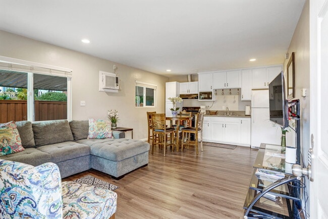 Building Photo - 2469 K St