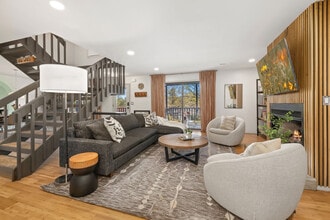 Building Photo - 2119 Loren Cir