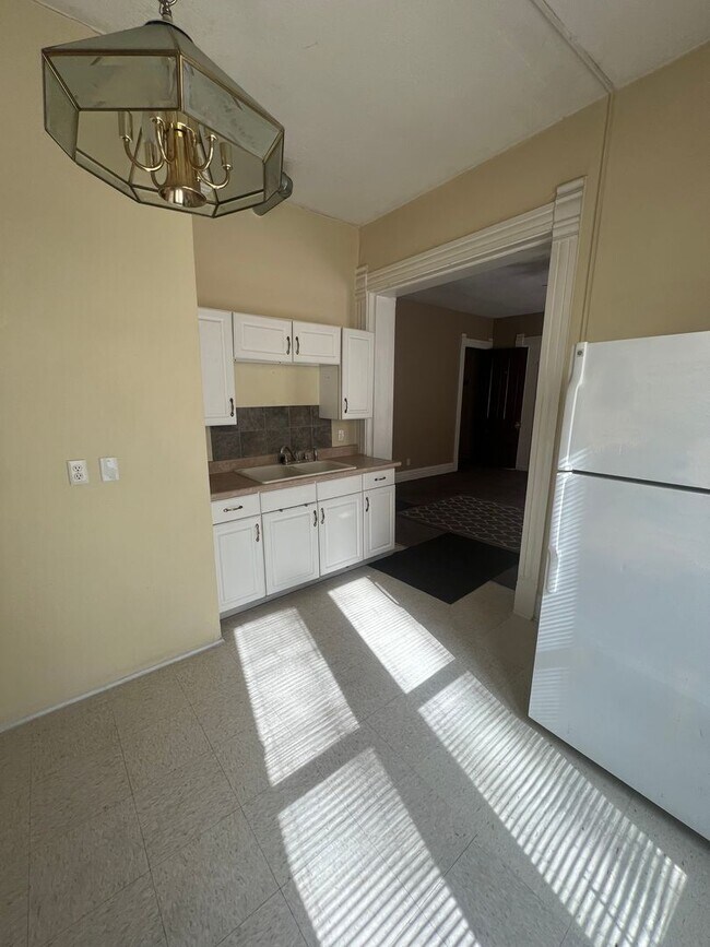 Foto del edificio - 1 bedroom 1 bath apartment close to downtown