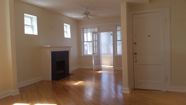Foto del edificio - 3019 W Diversey Ave