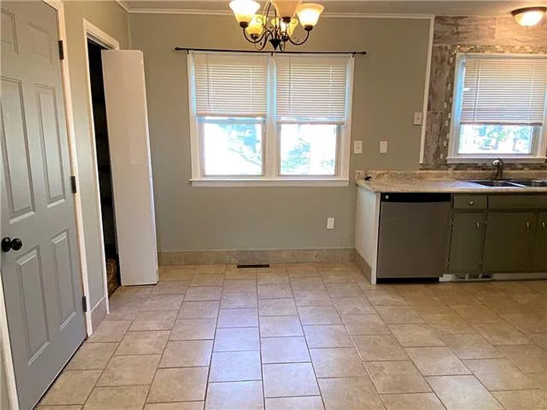 Building Photo - 3 BR/1.5BA | Newly Renovated Single Family Home | 1-Car Covered Parking | Gated backyard