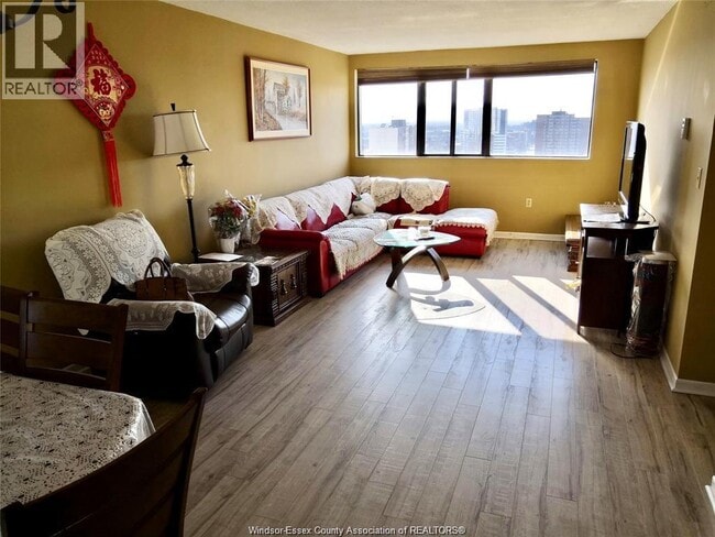 Building Photo - 380 Pelissier St