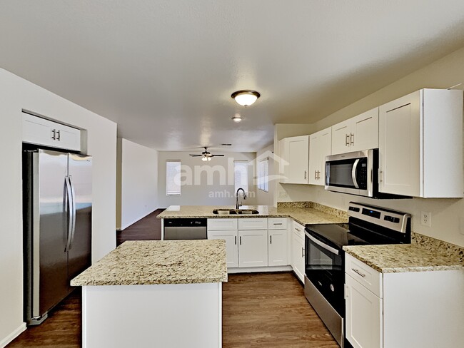 Foto del edificio - 12443 W San Miguel Ave