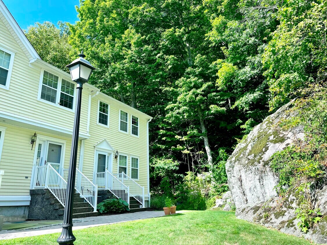 Primary Photo - 631 Danbury Rd