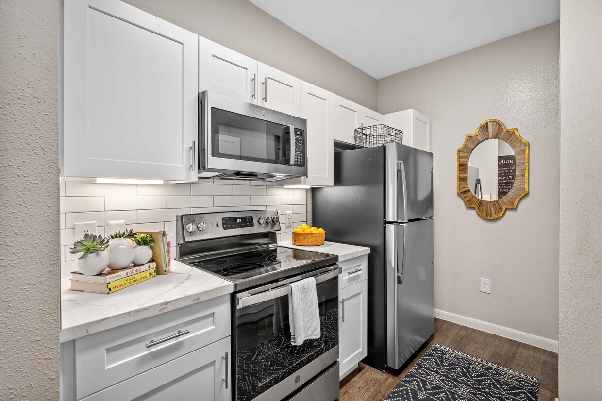 Foto principal - Spacious 1-Bed Homes in the Galleria Area!