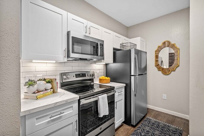 Spacious 1-Bed Homes in the Galleria Area! - Spacious 1-Bed Homes in the Galleria Area!
