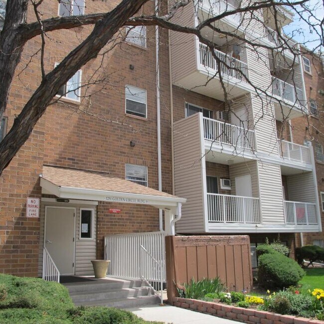 Building Photo - 1250 Golden Circle  Unit 408