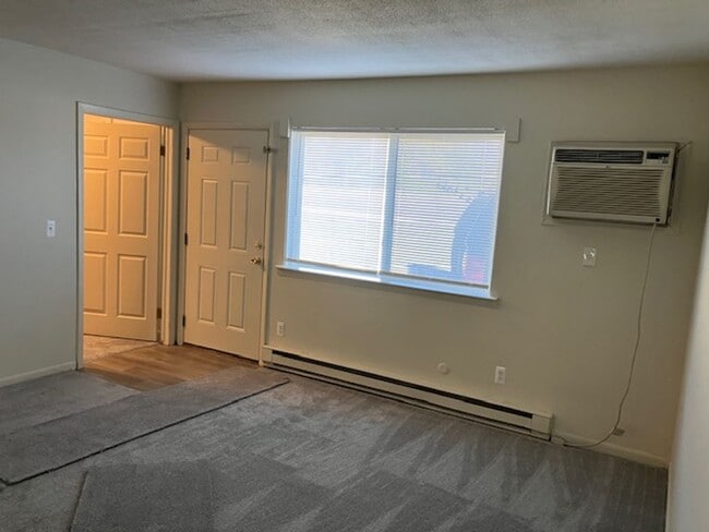 Building Photo - RANCH STYLE 3 BEDROOM DUPLEX FOR LEASE