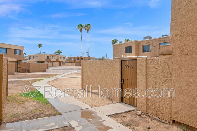 Foto del edificio - 4715 E Jones Ave