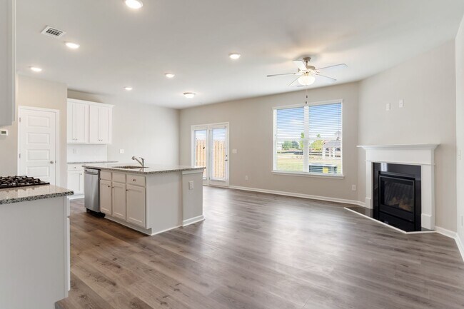 Foto del edificio - Contemporary 3 bed 2.5 Bath Town Home in Oakwood! Mundy Mill Township