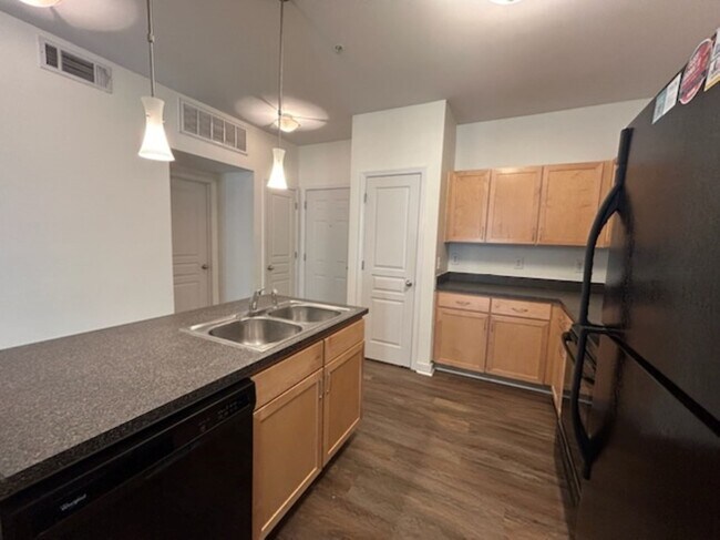 Cocina de tamaño completo - 2020 5th Ave S