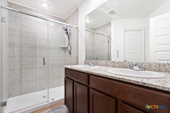 Foto del edificio - 11221 Hollinger Cir