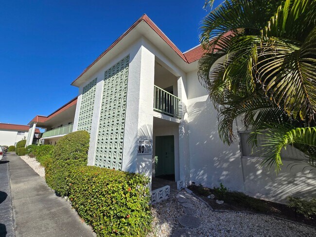 Foto del edificio - Centrally Located 2Bed/2Bath Condo for Rent in Sarasota