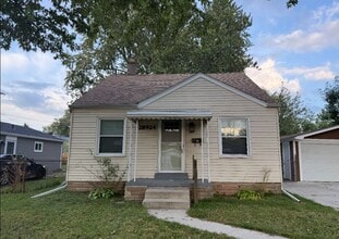 Building Photo - 28924 Rosebriar St