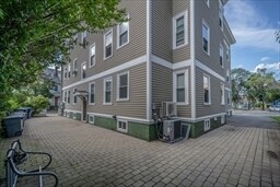 Building Photo - 1586 Cambridge St