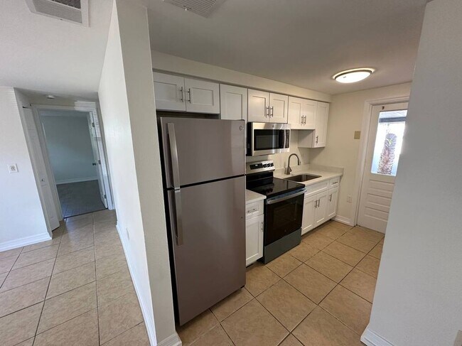 Foto del edificio - 445 90th Ave N