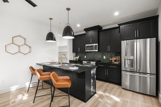 Building Photo - 4611 Dewberry St