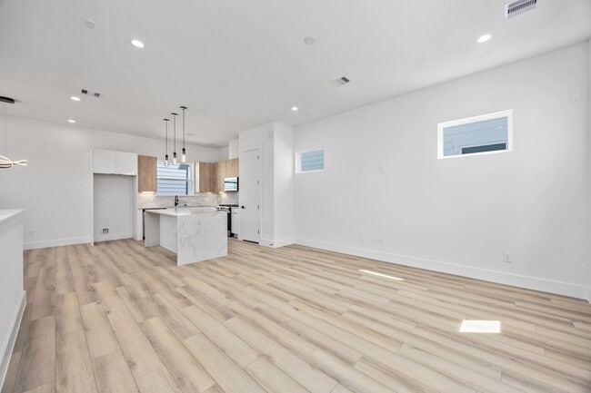 Photo - 6737 Peerless St Townhome