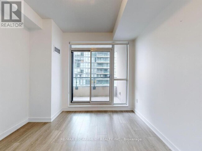 Building Photo - 4085 Parkside Village Dr