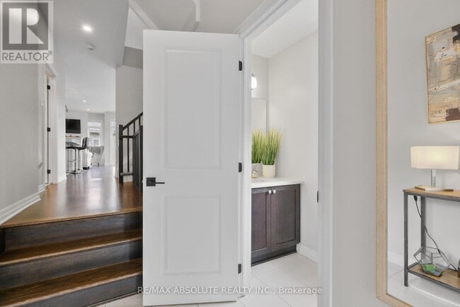 Building Photo - 243 Overberg Way