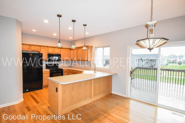 Foto del edificio - 3 br, 2.5 bath House - 944 NE Otter Ridge ...