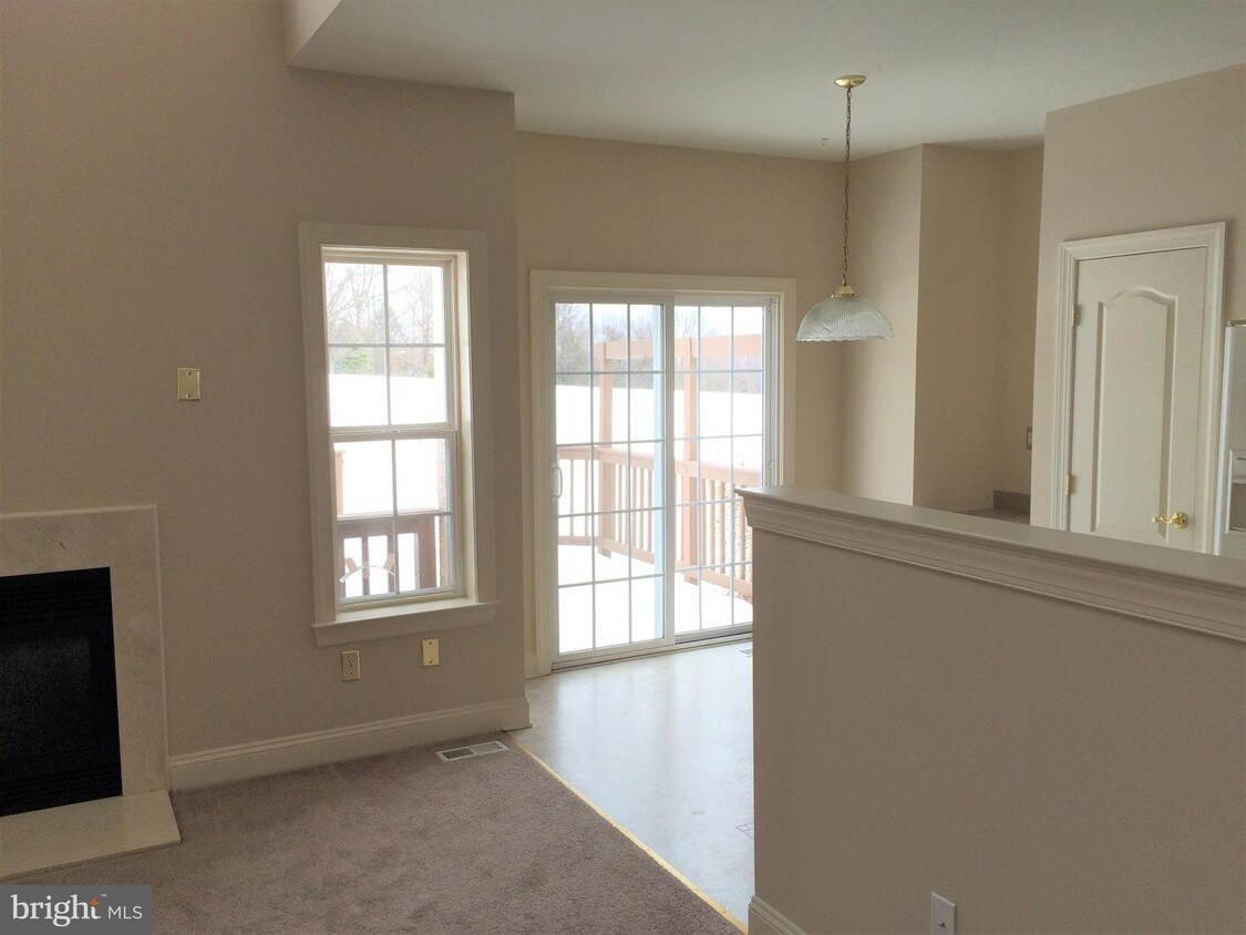 Foto principal - 4639 Old Oak Rd