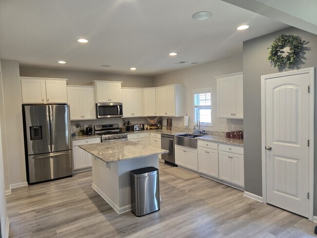 Foto del edificio - Brand new 5 bed room home in Chapin