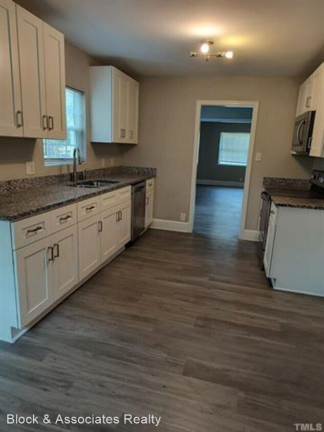 Foto del edificio - 3 br, 1 bath House - 2010 NC 55 Hwy