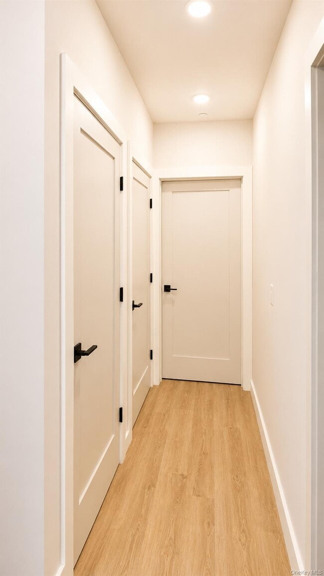 Building Photo - 136 202