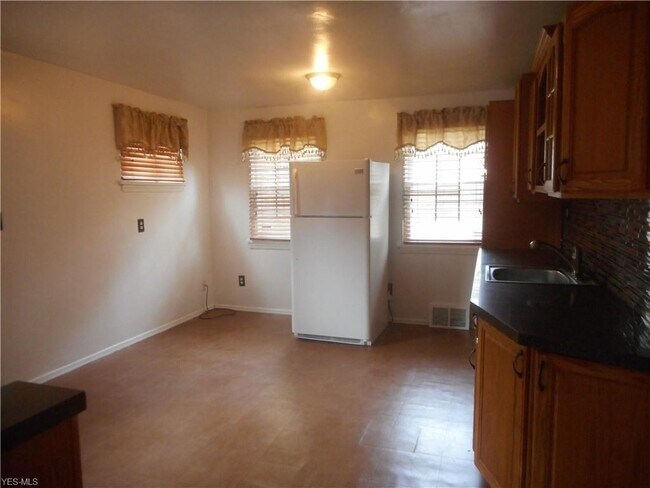 Building Photo - 17201 Lotus Dr