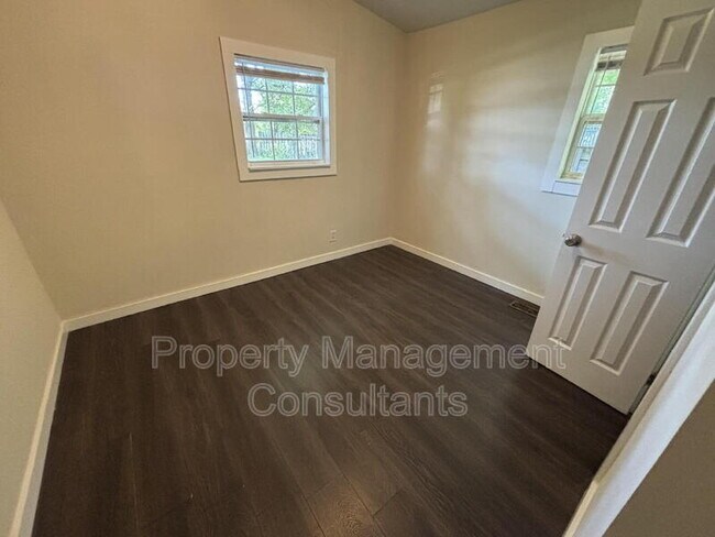 Foto del edificio - 2212 Old Blue Spring Rd NW