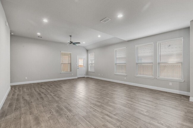 Building Photo - 1400 Razorbill Rd
