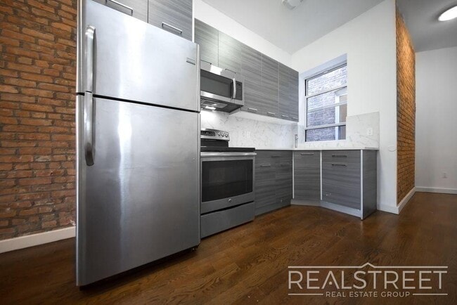 Foto del edificio - Modern 4 Bed 2 Bath Duplex with Yard in Stuyvesant Heights