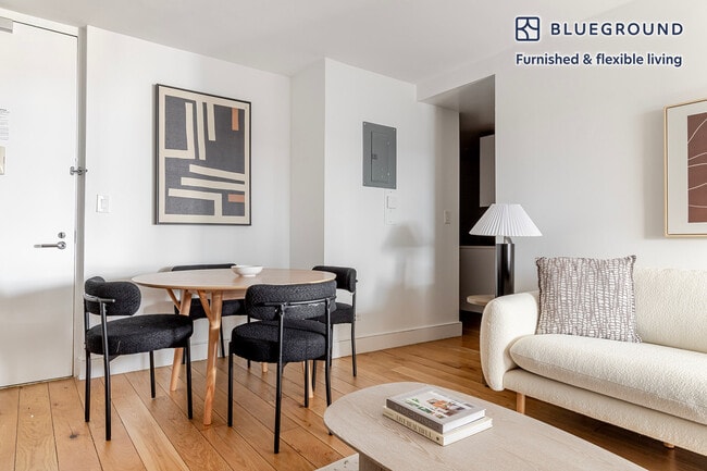 Building Photo - 230 E 44th St