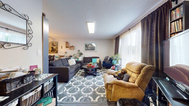 Photo du bâtiment - 1436 62 St NW