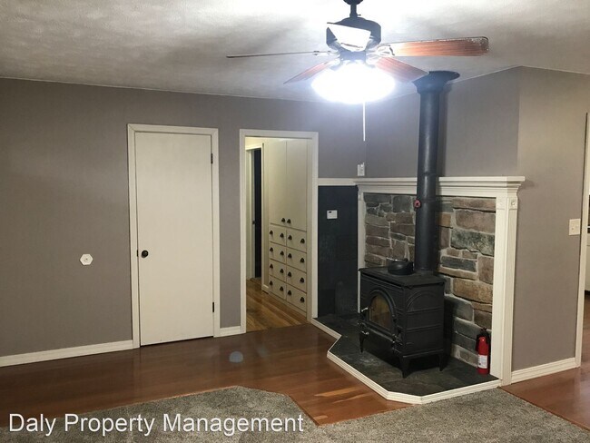 Building Photo - 3 br, 1 bath House - 4958 Fort Kearney Rd