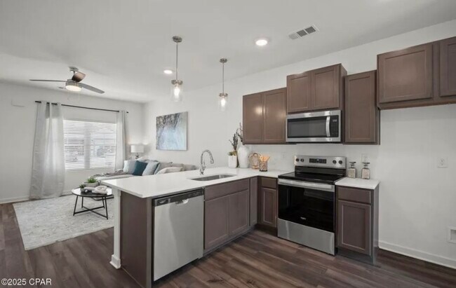 Foto del edificio - 5862 N Tyndall Pkwy