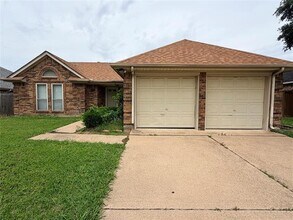 Building Photo - 4806 Shadyway Dr