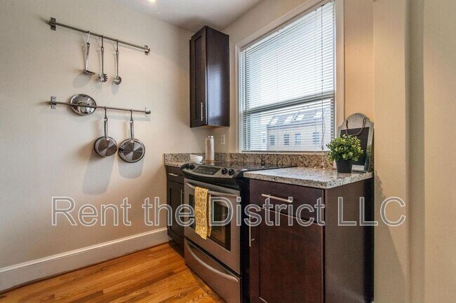 Foto del edificio - 1367 K St SE