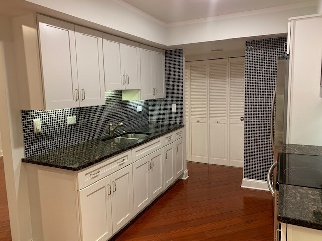 Building Photo - 2213 Dorchester Ct