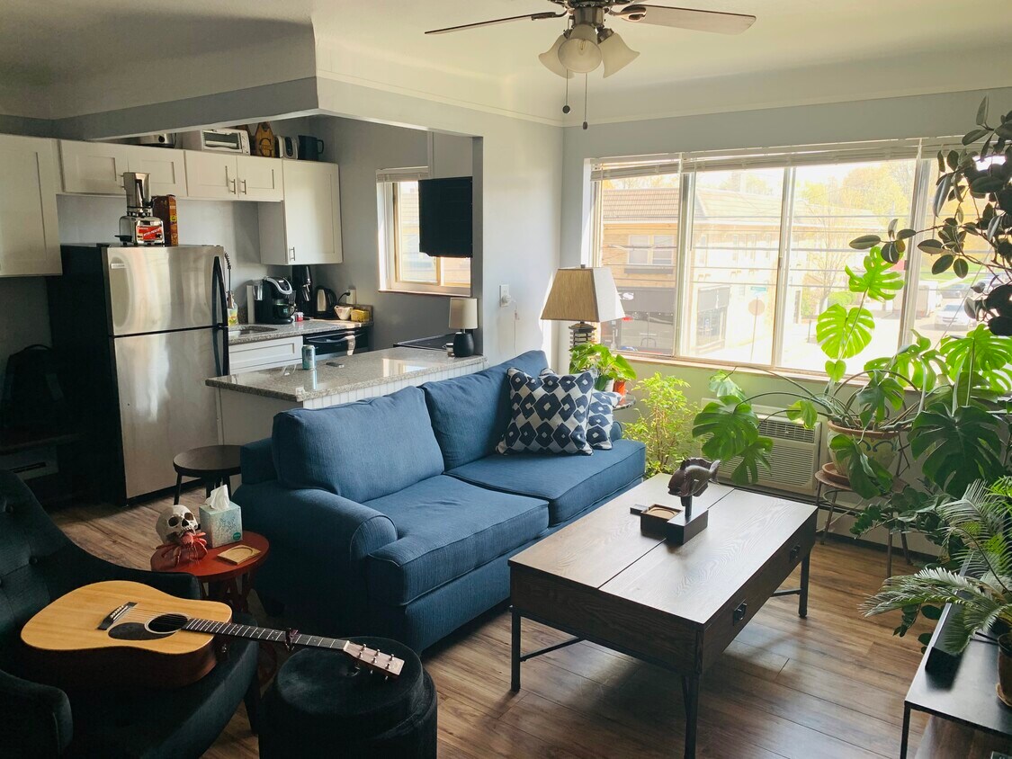 Foto principal - 15610 Madison Ave