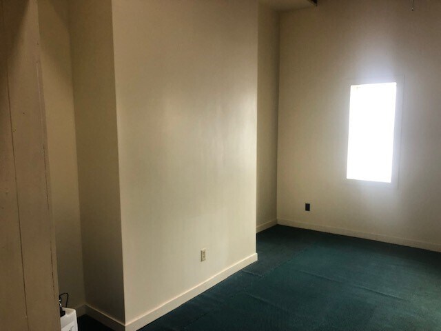 Building Photo - 252 S Maple St