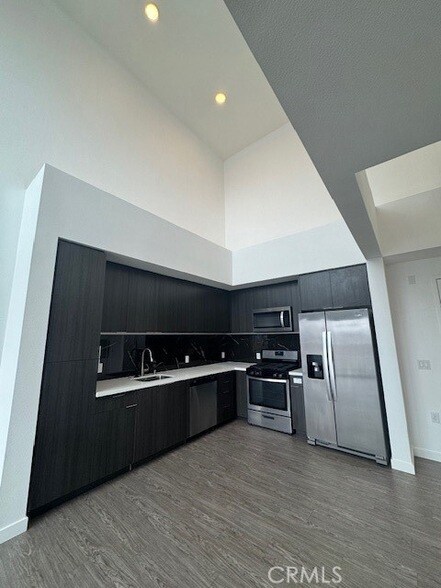 Building Photo - 5750 Hollywood Blvd