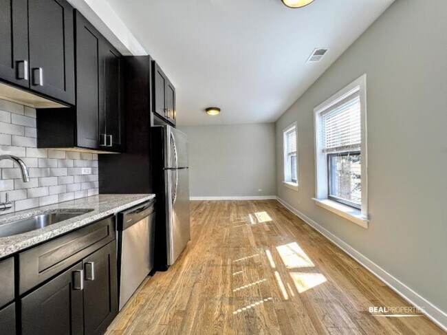 Building Photo - 2 bedroom in CHICAGO IL 60625