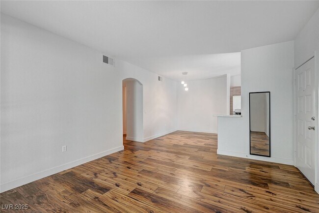 Building Photo - 75 N Valle Verde Dr