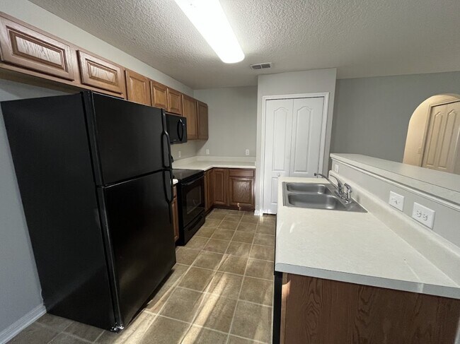 Building Photo - 8265 Halls Hammock Ct