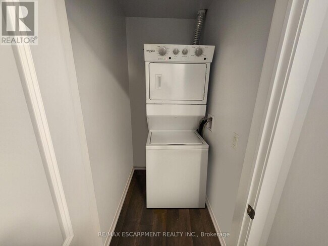 Building Photo - 5055 Greenlane