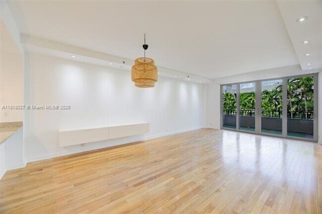 Building Photo - 151 Crandon Blvd